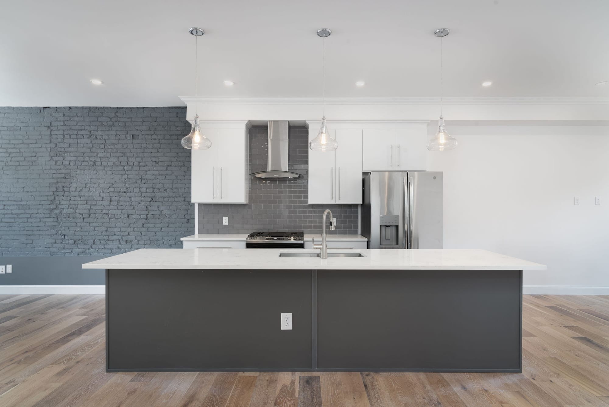 966 Summit Avenue — image 3