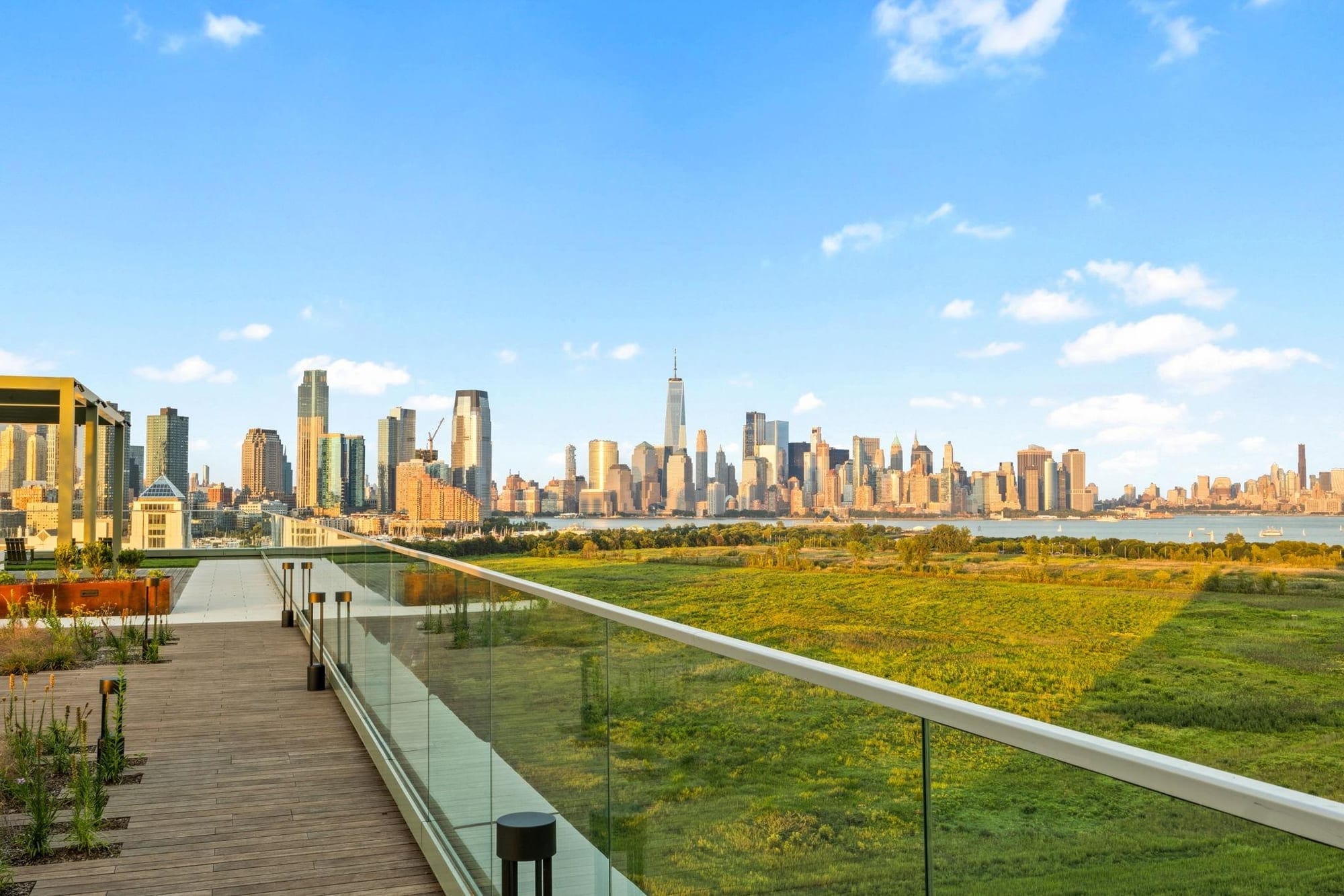 Aviva, Penthouse E1209 — image 1